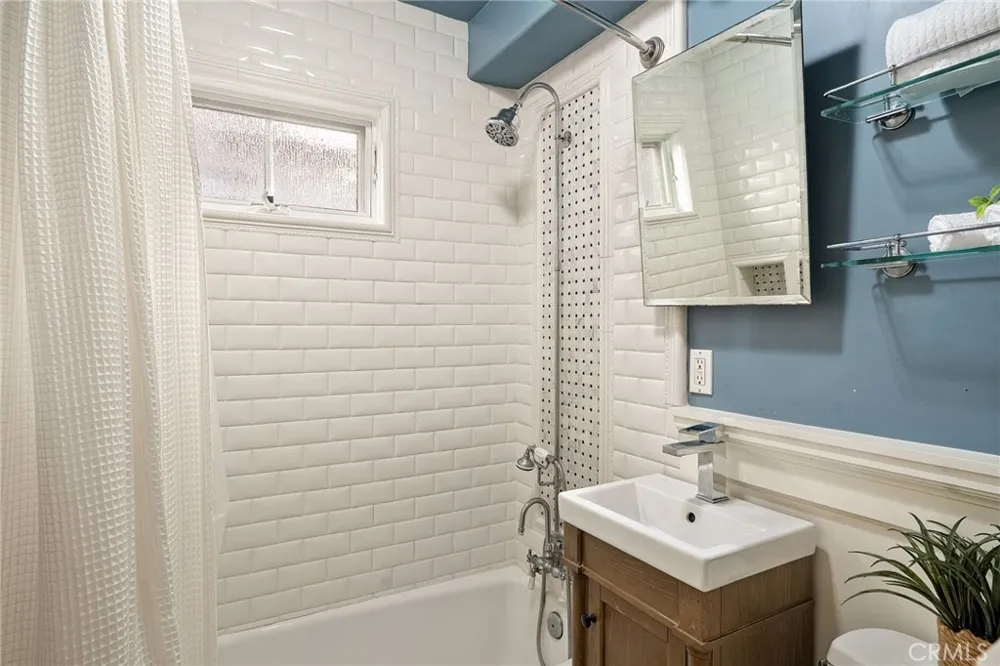 713 Larkspur Avenue Corona del Mar, CA 92625