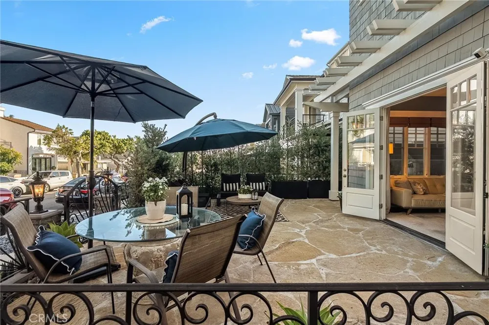 713 Larkspur Avenue Corona del Mar, CA 92625