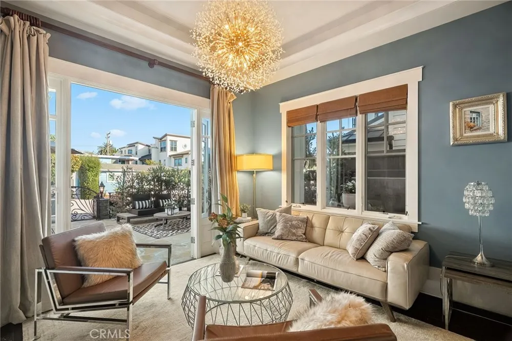 713 Larkspur Avenue Corona del Mar, CA 92625