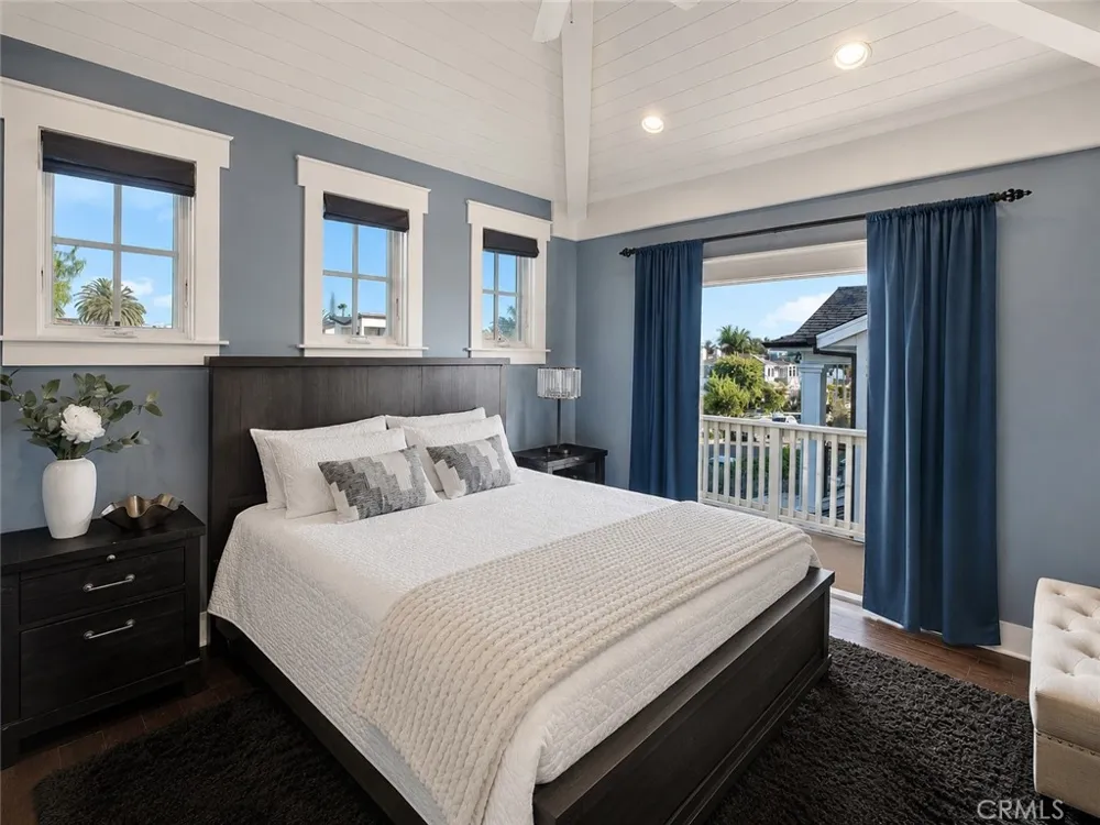 713 Larkspur Avenue Corona del Mar, CA 92625