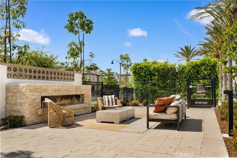 400 Riverbend Lake Forest, CA 92630