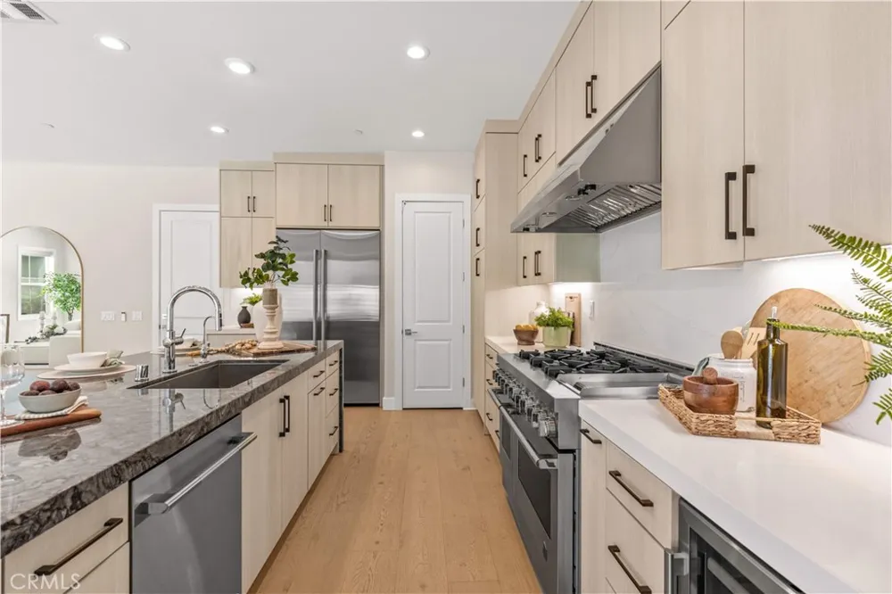 400 Riverbend Lake Forest, CA 92630