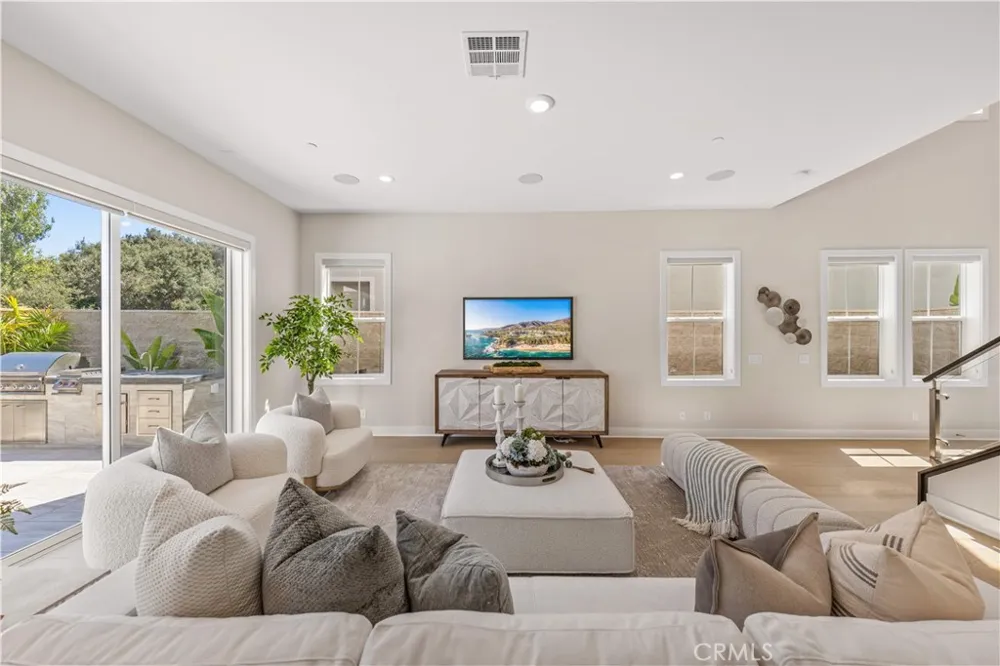 400 Riverbend Lake Forest, CA 92630