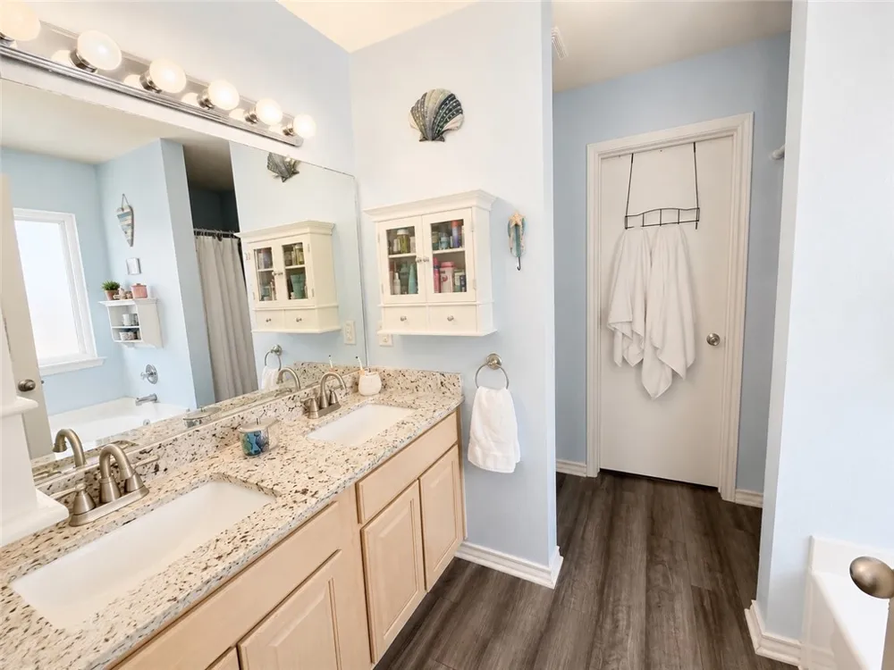 2011 Cottonwood Drive Portland, TX 78374