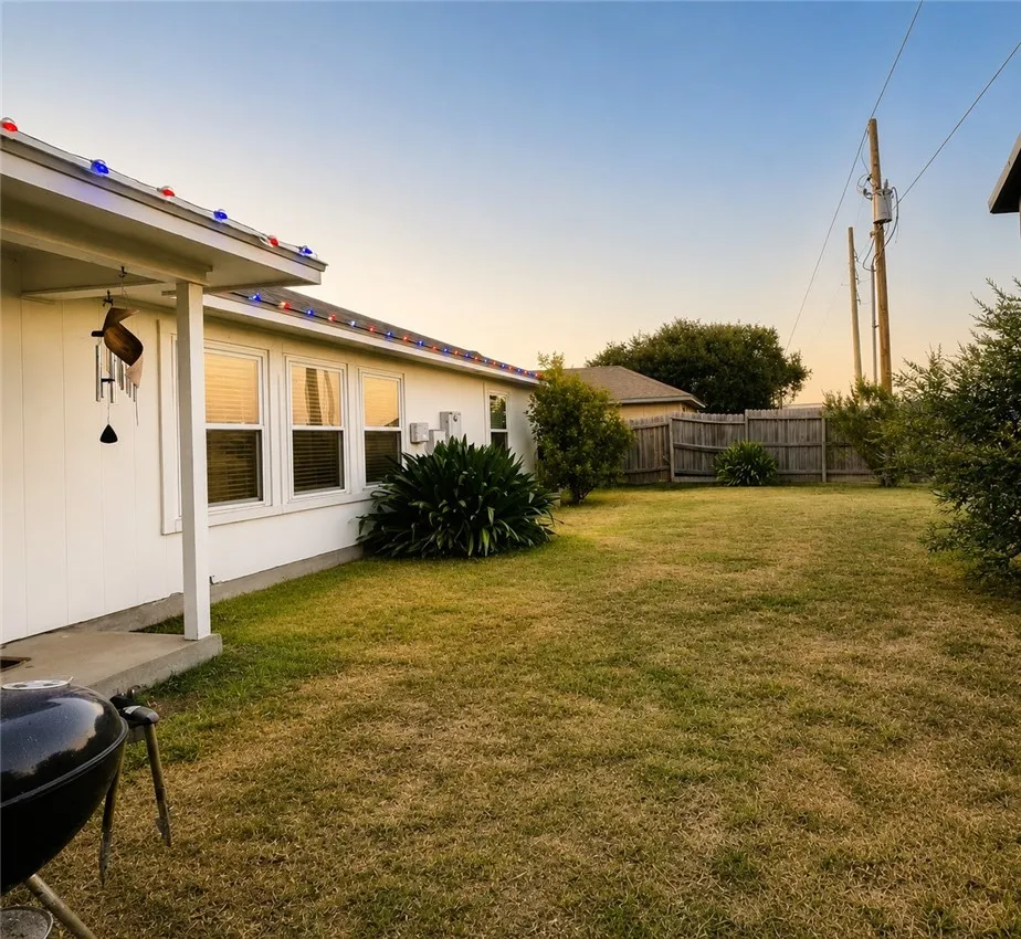2011 Cottonwood Drive Portland, TX 78374