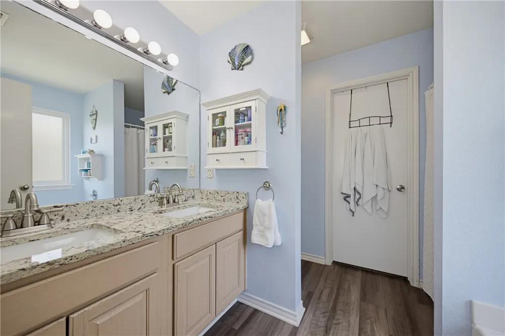 2011 Cottonwood Drive Portland, TX 78374