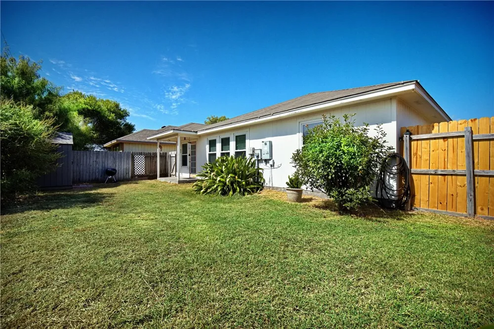 2011 Cottonwood Drive Portland, TX 78374