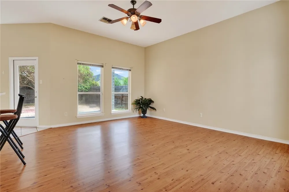 112 Presidio Drive Portland, TX 78374