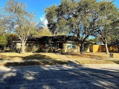 310 Wilshire Place