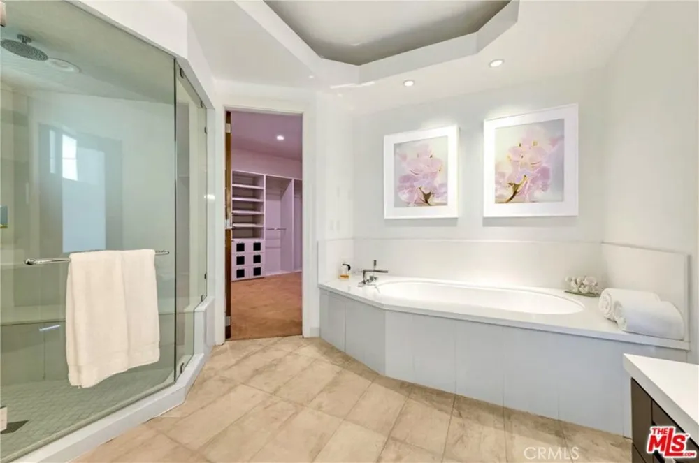 8835 Evanview Los Angeles, CA 90069