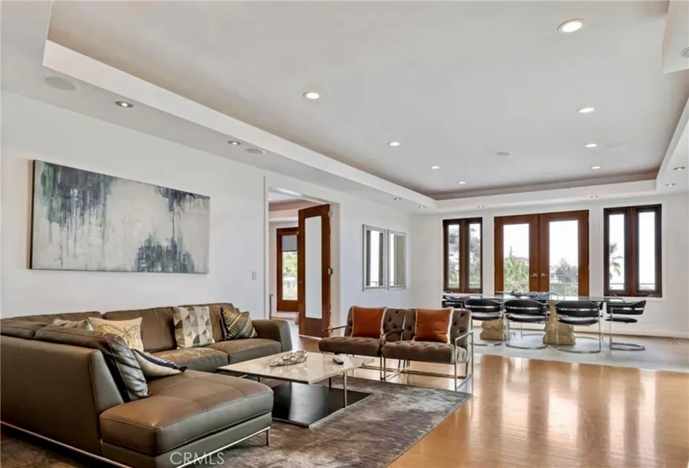 8835 Evanview Los Angeles, CA 90069