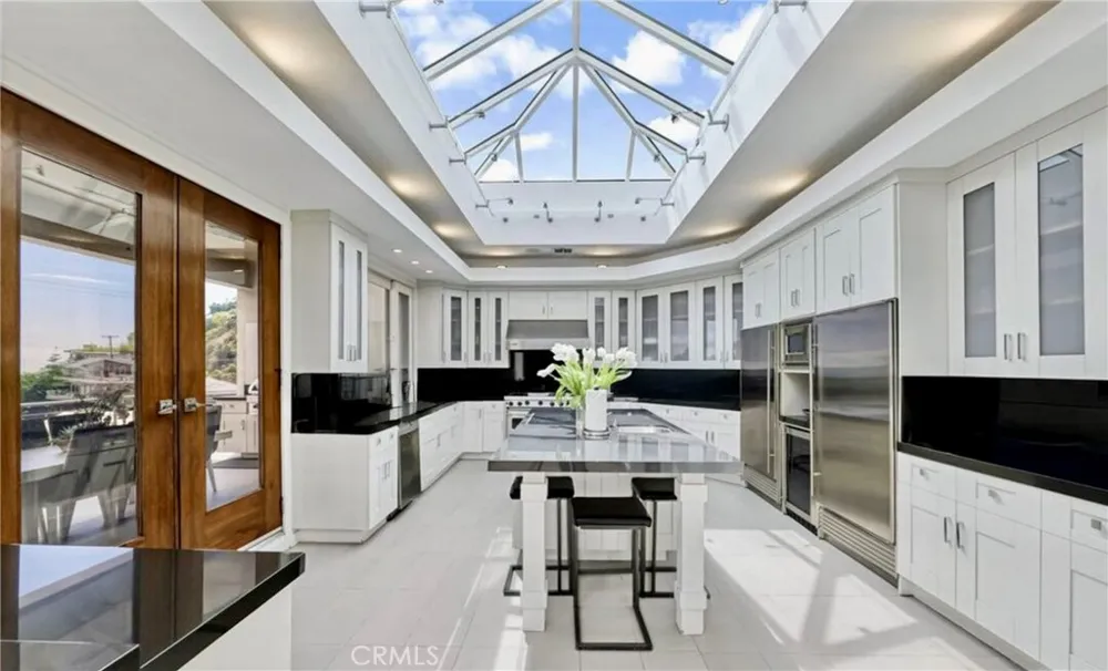 8835 Evanview Los Angeles, CA 90069