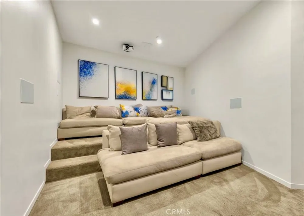 8835 Evanview Los Angeles, CA 90069