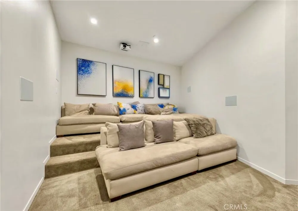 8835 Evanview Los Angeles, CA 90069