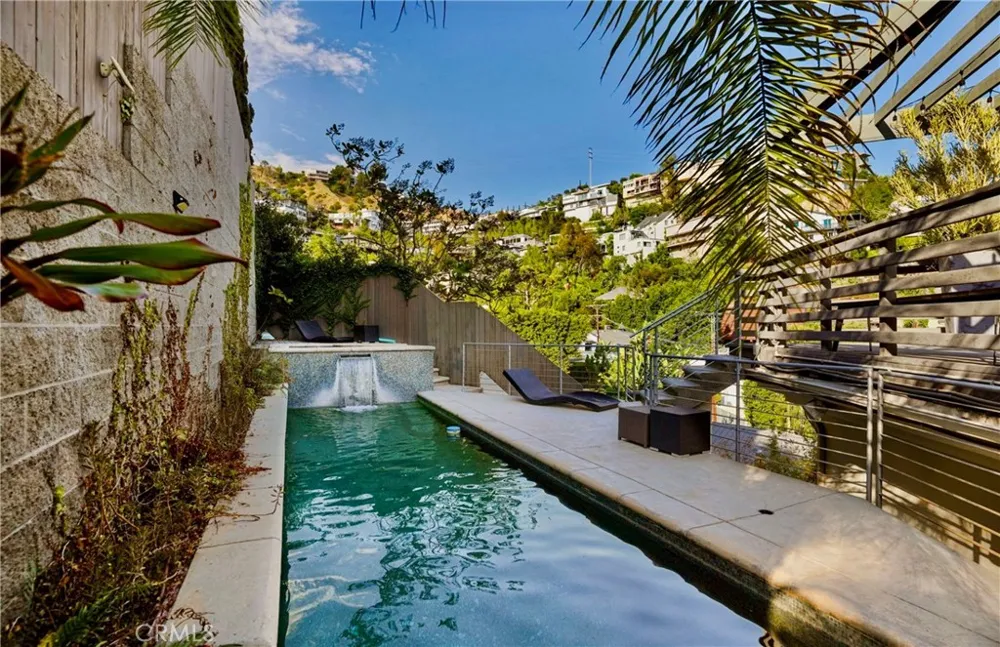 8835 Evanview Los Angeles, CA 90069