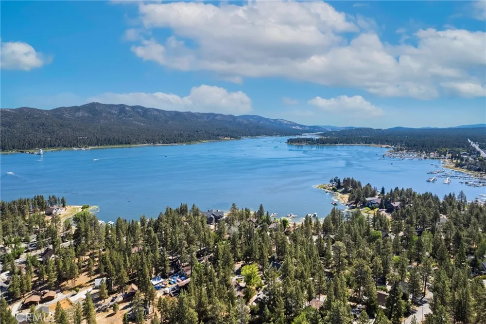 387 Vista Lane Big Bear Lake, CA 92315