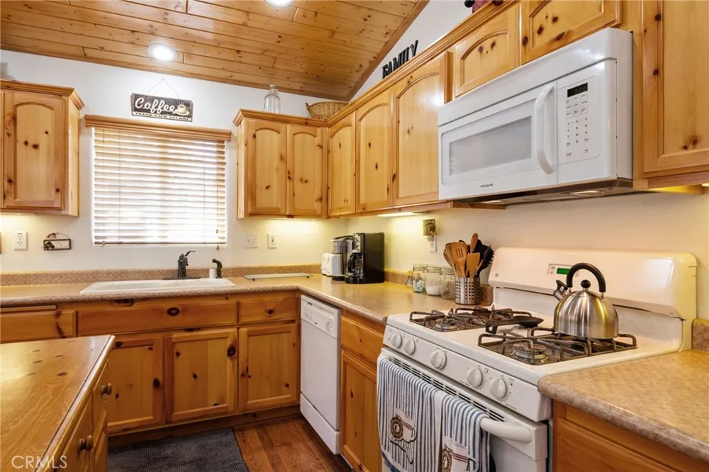 387 Vista Lane Big Bear Lake, CA 92315