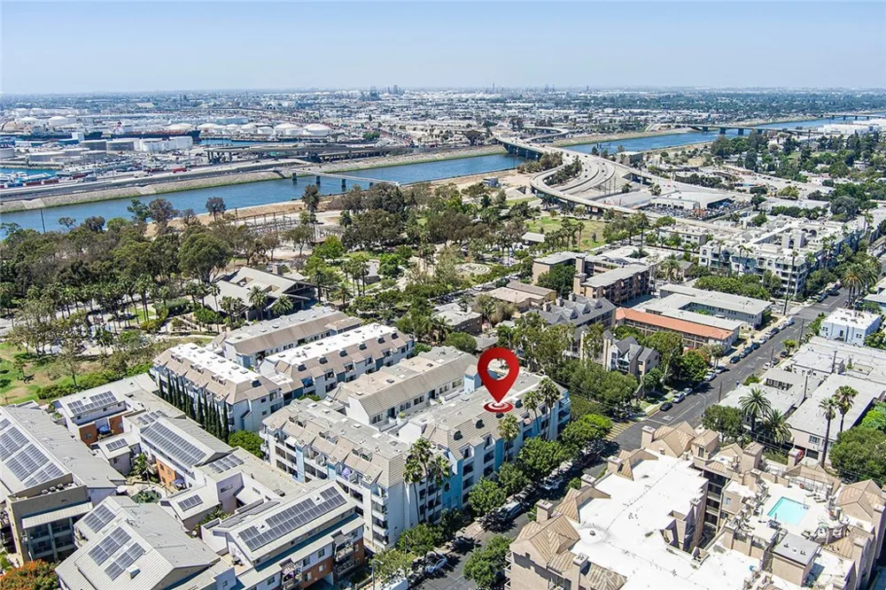 720 W 4th #318 Long Beach, CA 90802