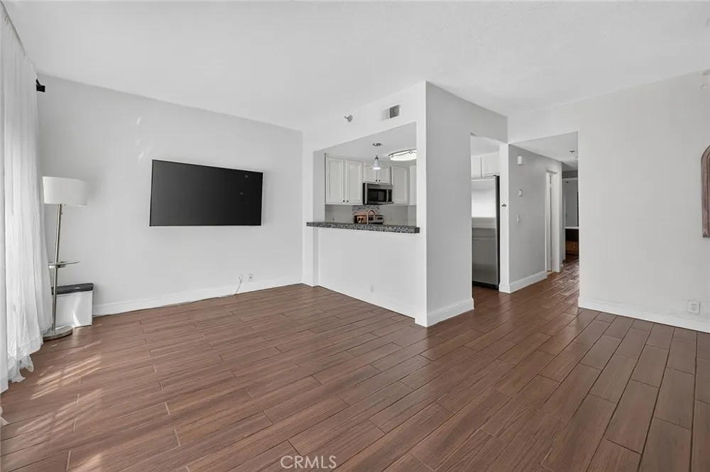 720 W 4th #318 Long Beach, CA 90802