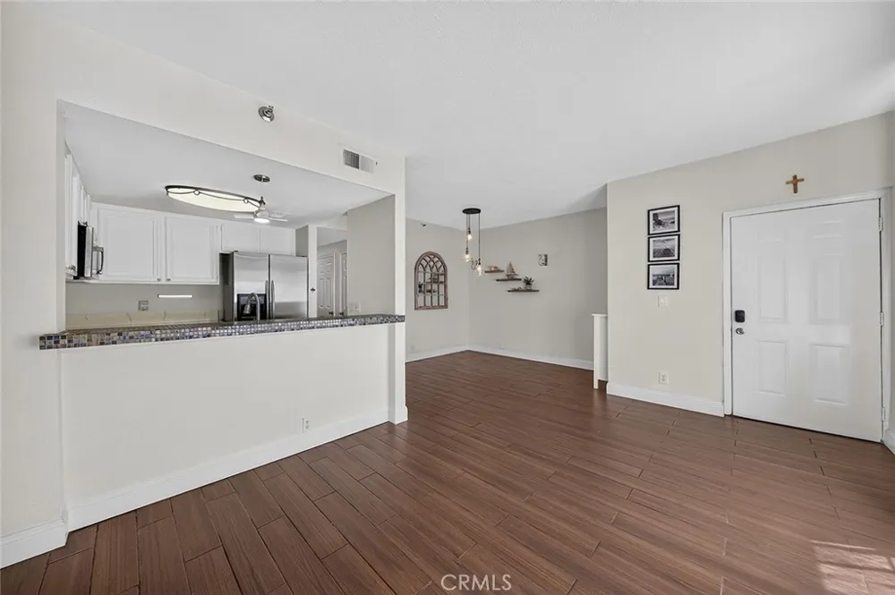 720 W 4th #318 Long Beach, CA 90802