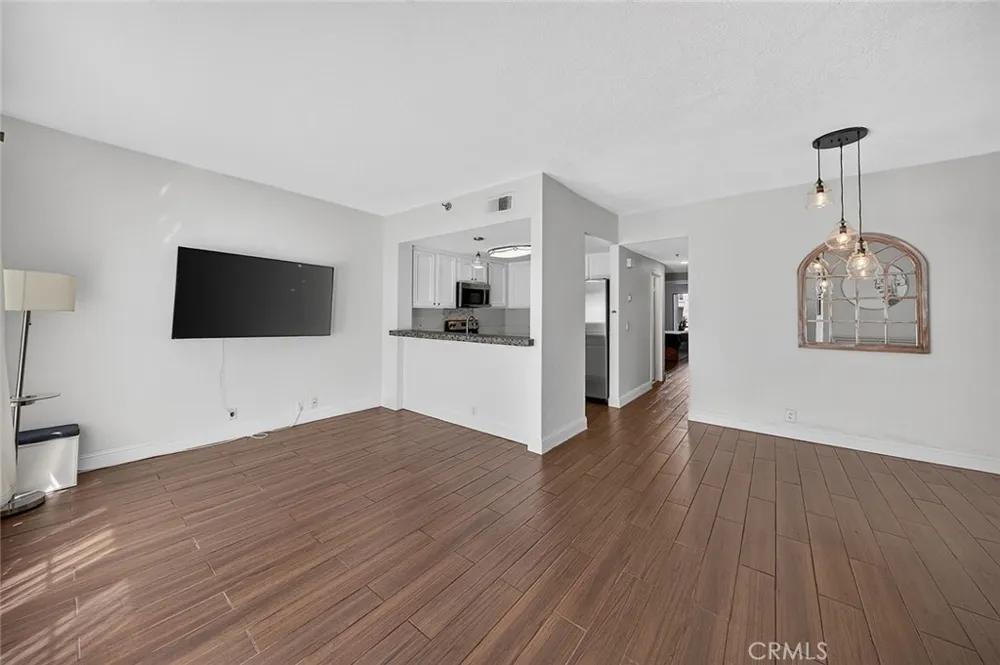 720 W 4th #318 Long Beach, CA 90802