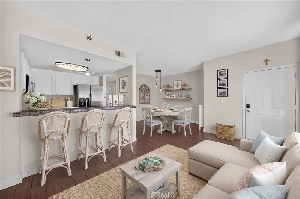 720 W 4th #318 Long Beach, CA 90802