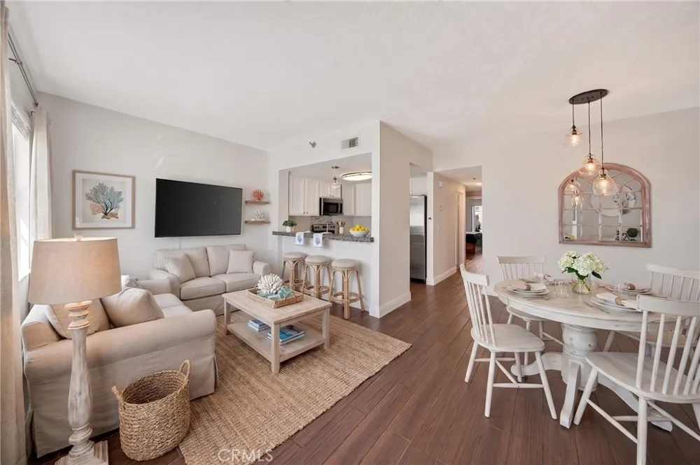 720 W 4th #318 Long Beach, CA 90802