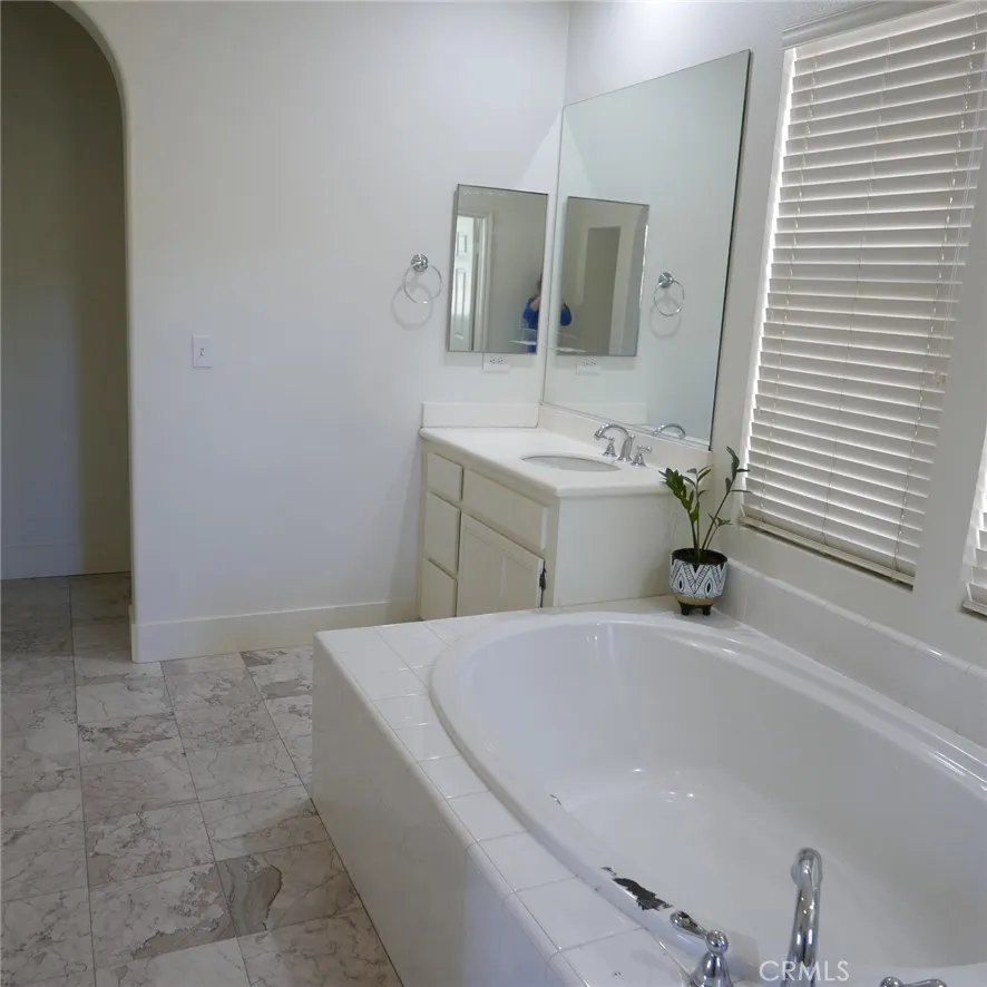 4359 Altivo Corona, CA 92883