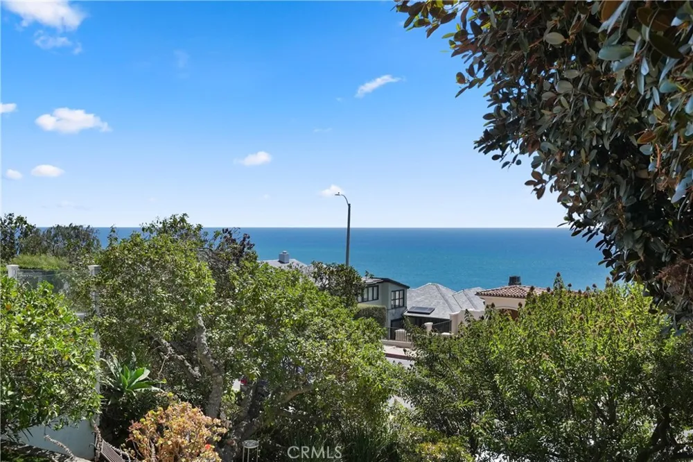 32082 Coast Hwy Laguna Beach, CA 92651