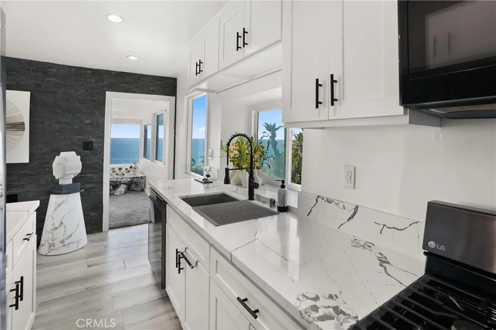 32082 Coast Hwy Laguna Beach, CA 92651