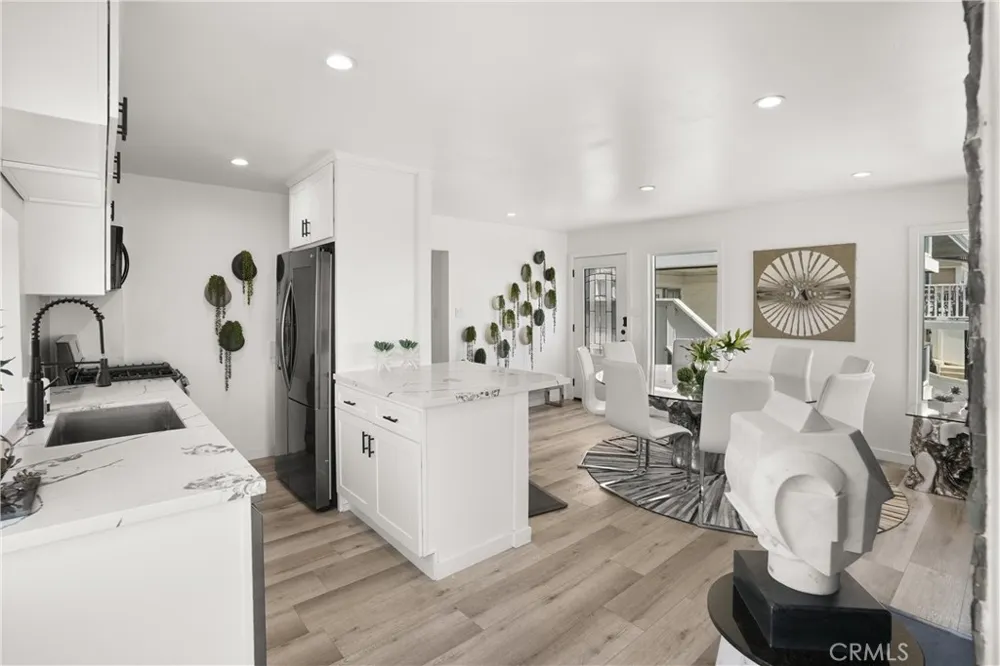 32082 Coast Hwy Laguna Beach, CA 92651