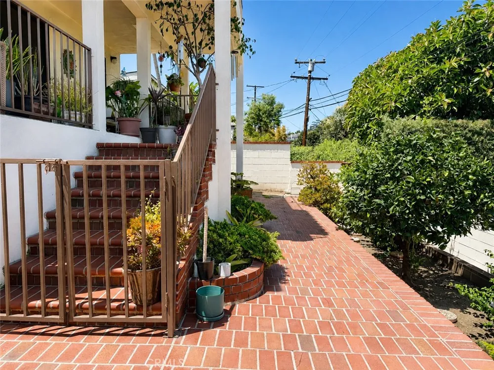 5138 Southridge Los Angeles, CA 90043