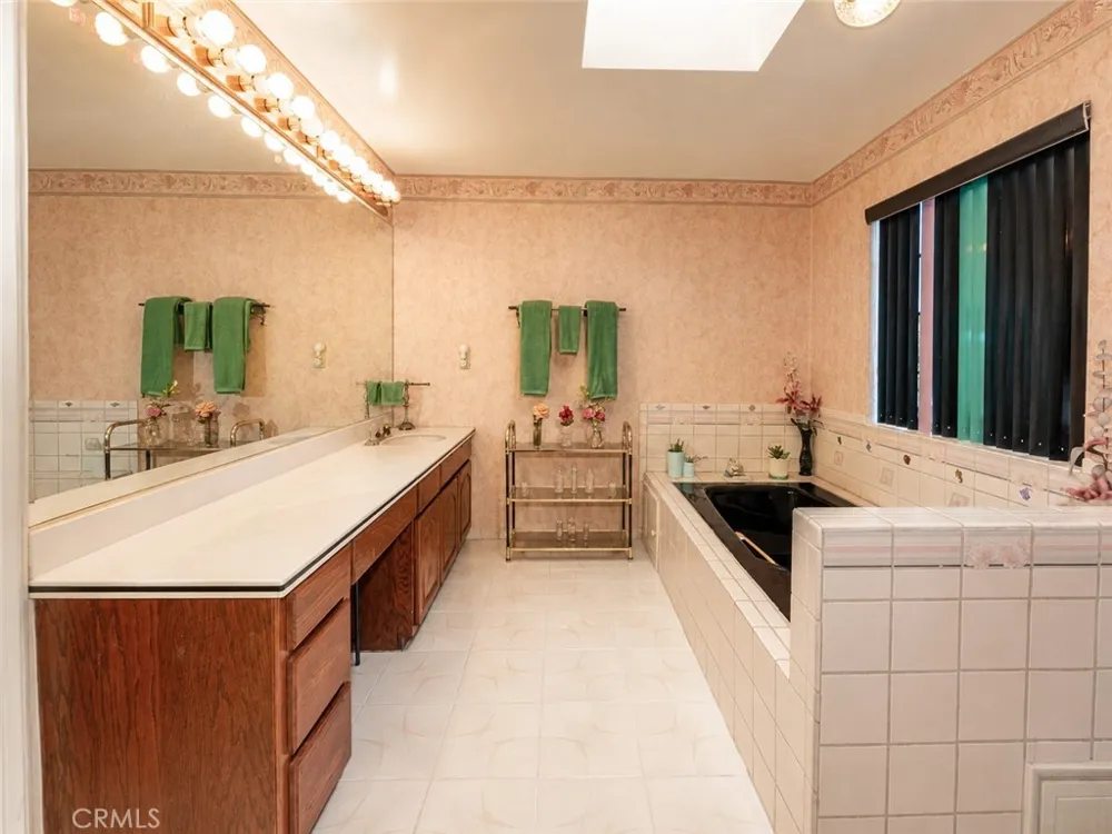 5138 Southridge Los Angeles, CA 90043