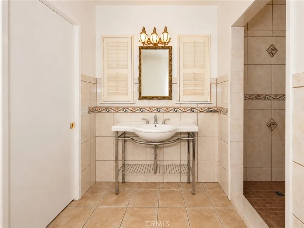5138 Southridge Los Angeles, CA 90043