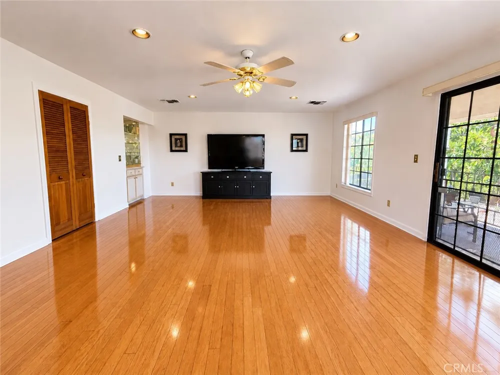 5138 Southridge Los Angeles, CA 90043