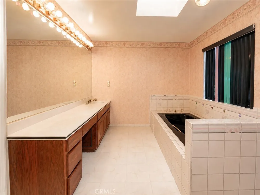 5138 Southridge Los Angeles, CA 90043