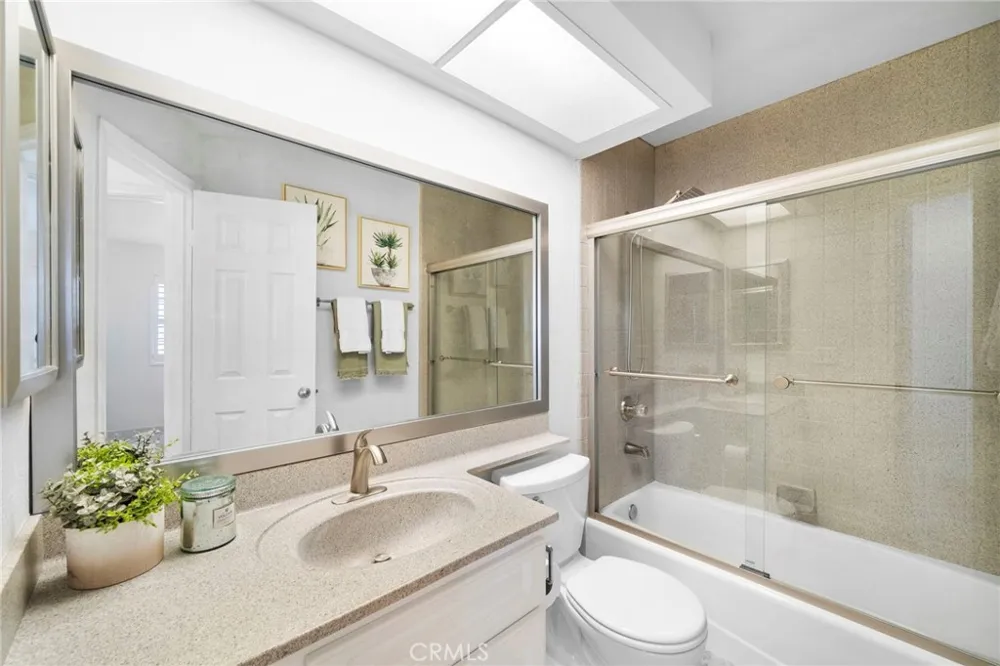 17040 Downey #A Bellflower, CA 90706