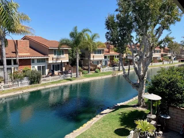 7885 Moonmist Huntington Beach, CA 92648