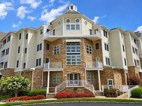 33 Cooper Avenue #207