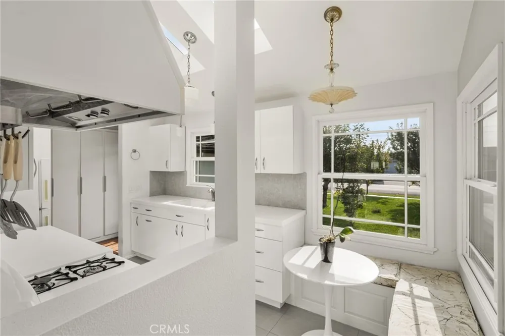 22109 Bonita Carson, CA 90745