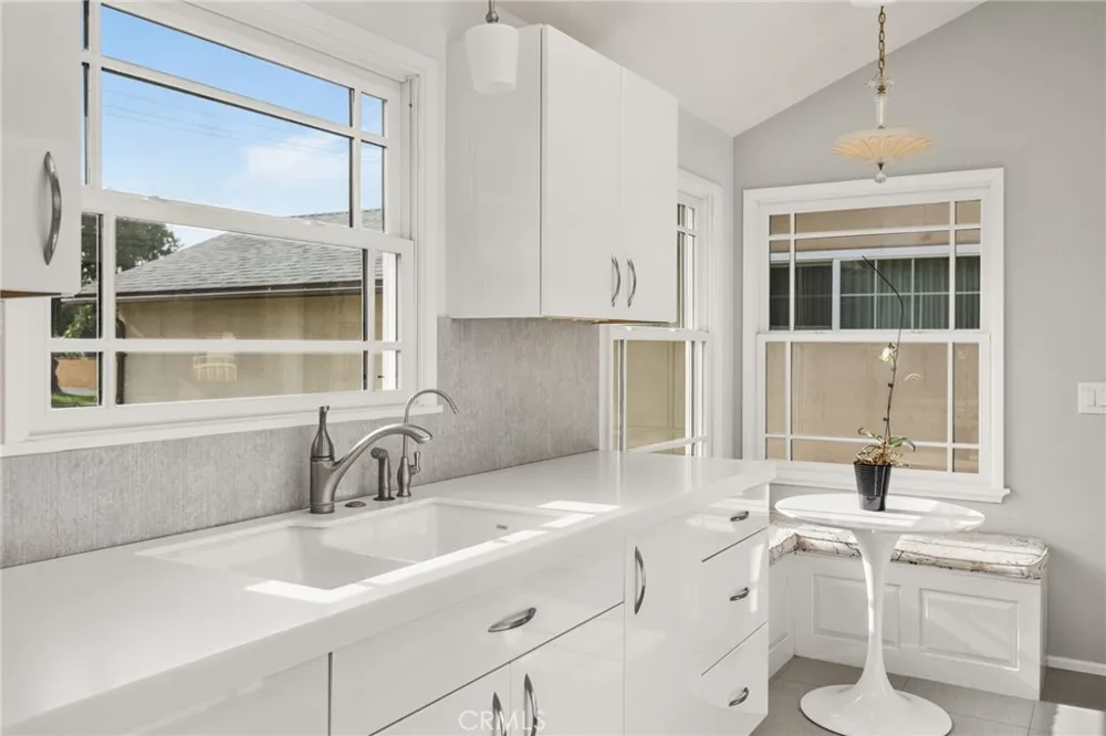 22109 Bonita Carson, CA 90745