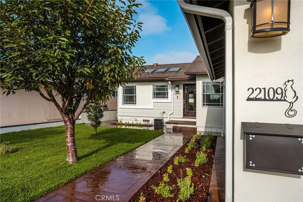 22109 Bonita Carson, CA 90745