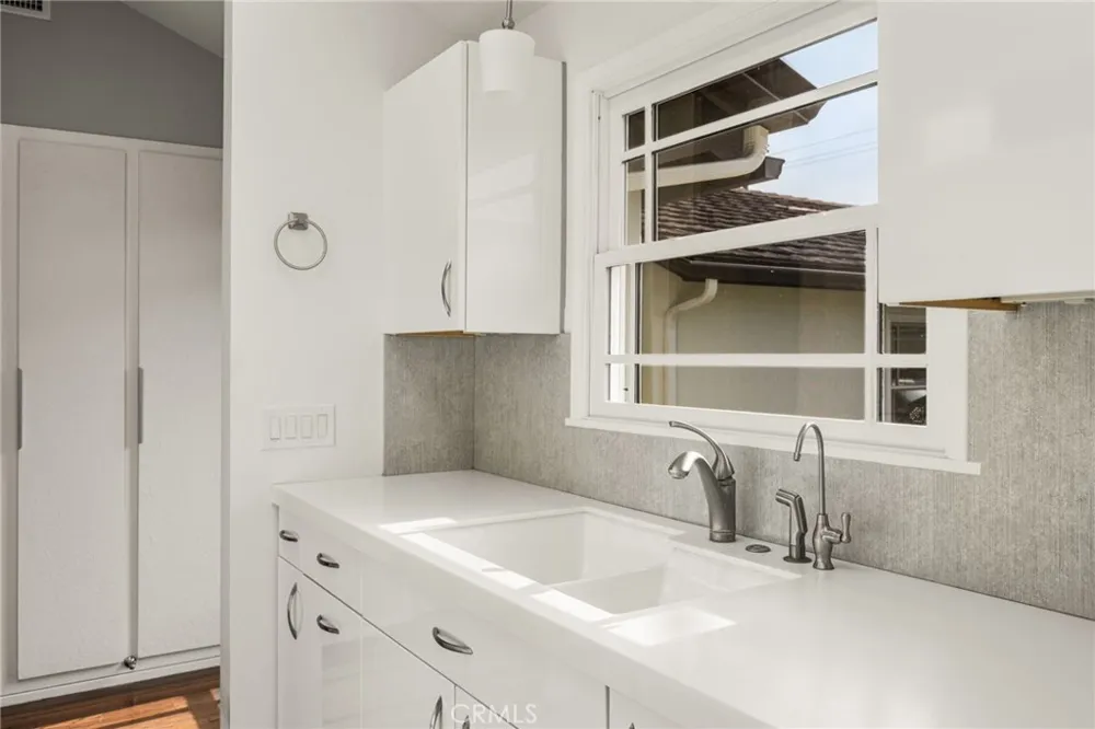 22109 Bonita Carson, CA 90745