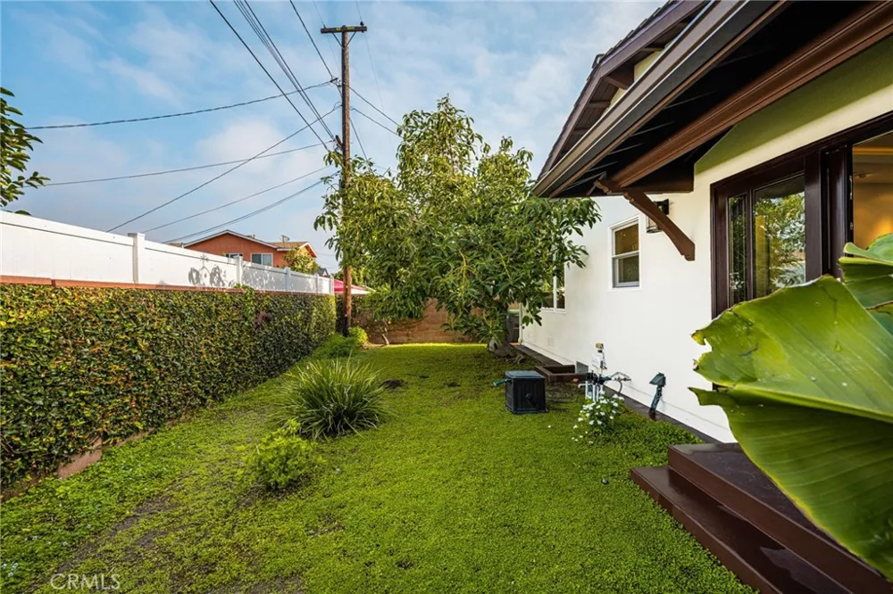 22109 Bonita Carson, CA 90745