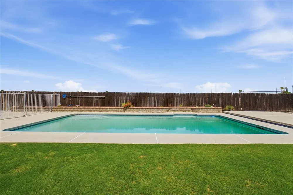 8400 Winlock Bakersfield, CA 93312