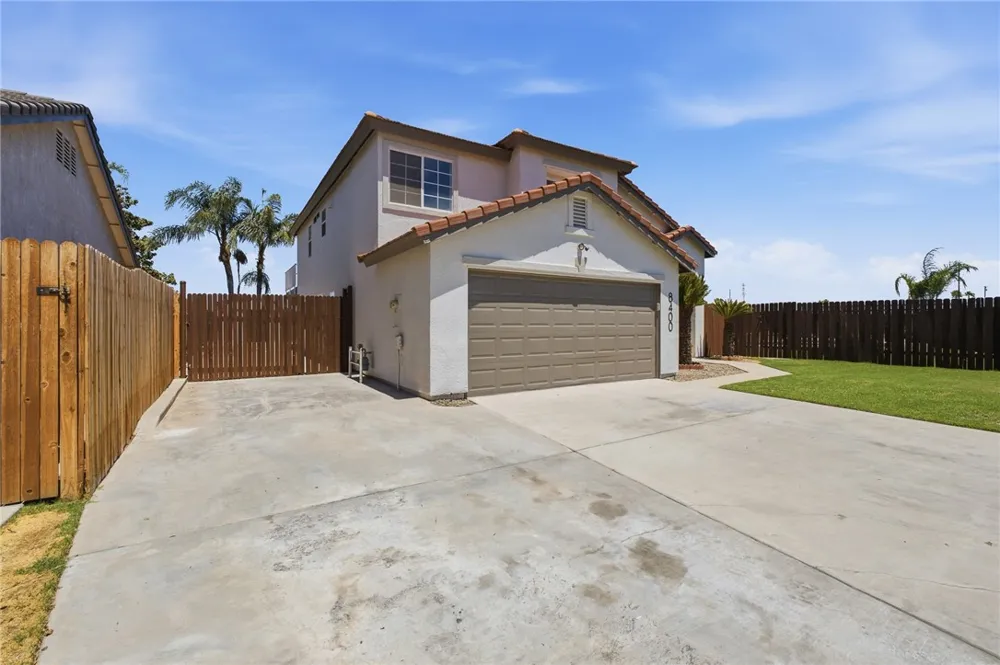 8400 Winlock Bakersfield, CA 93312