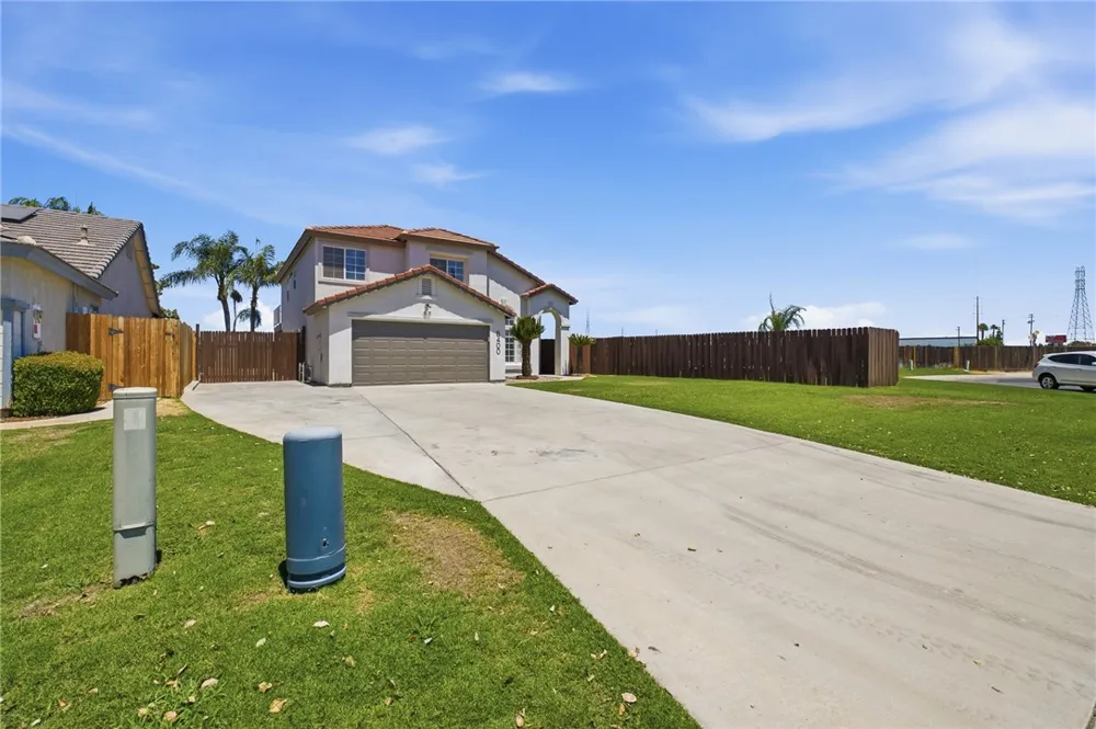 8400 Winlock Bakersfield, CA 93312