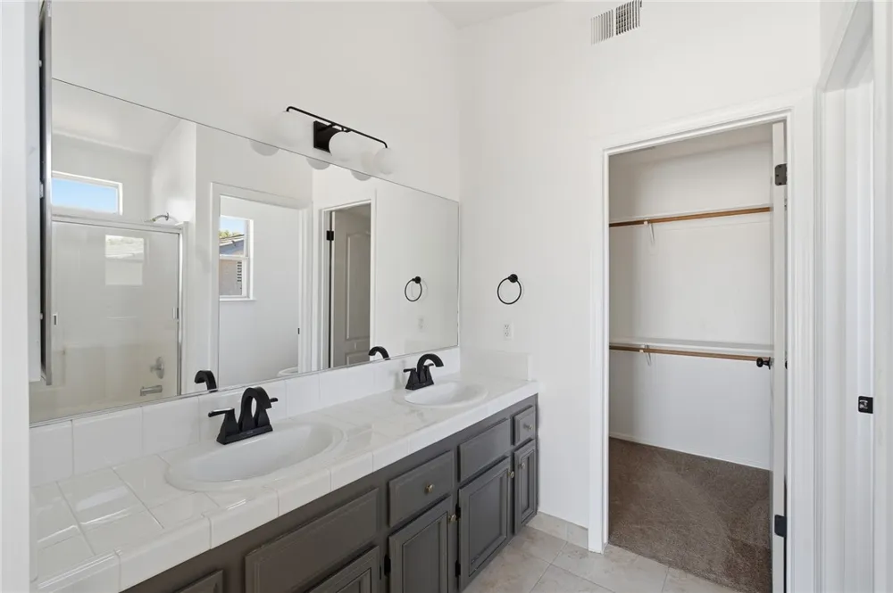 8400 Winlock Bakersfield, CA 93312