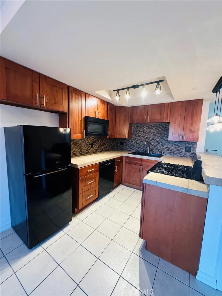 13722 Red Hill #14 Tustin, CA 92780