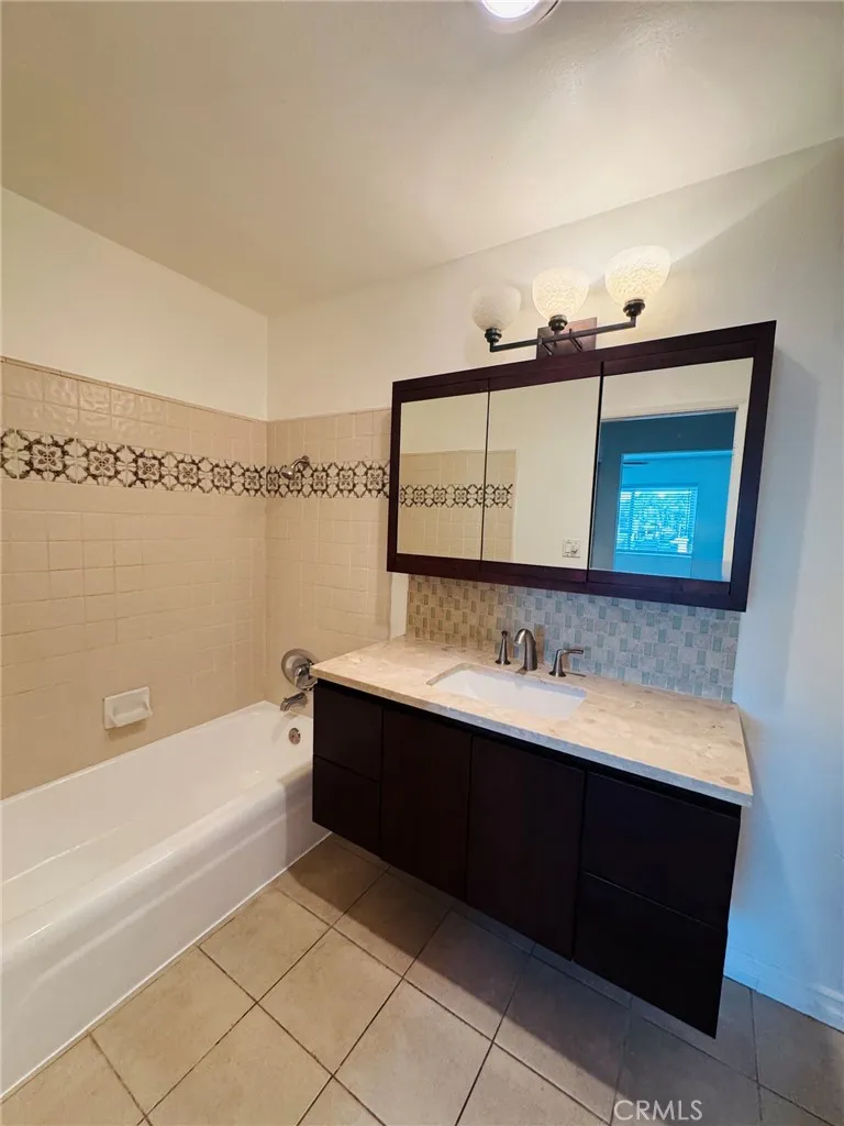 13722 Red Hill #14 Tustin, CA 92780